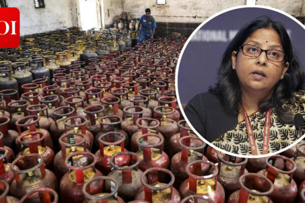 “मुश्किल स्थिति”: सरकार ने एलपीजी आपूर्ति पर रिपोर्ट दी और नागरिकों से घबराहट से बचने का आग्रह किया | भारत समाचार