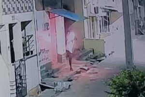 सीसीटीवी फुटेज में कल्लाकुरिची में एक महिला अपने पति को आग लगाते हुए दिख रही है | चेन्नई समाचार