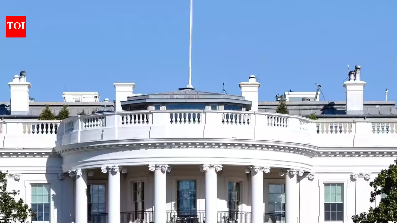 डब्ल्यूएच विभाजित: ट्रम्प सलाहकारों ने निकास और तनाव के बीच बहस की