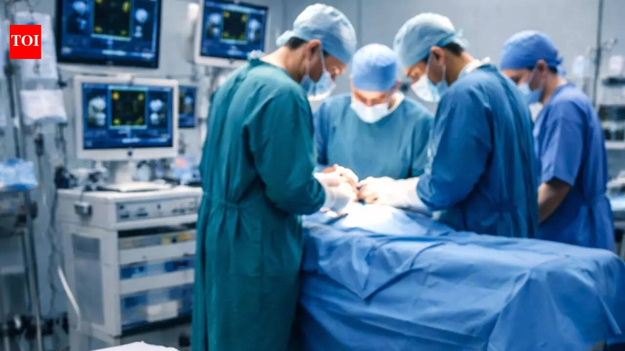 समझाया: क्यों कलकत्ता उच्च न्यायालय ने 2 किडनी विफलता मामलों में असंबद्ध दाताओं से किडनी प्रत्यारोपण की अनुमति दी