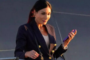 ‘मैं माफी मांगता हूं’: ट्रंप की सहयोगी लौरा लूमर ने ‘भारत विरोधी’ सोशल मीडिया पोस्ट के लिए माफी मांगी | भारत समाचार