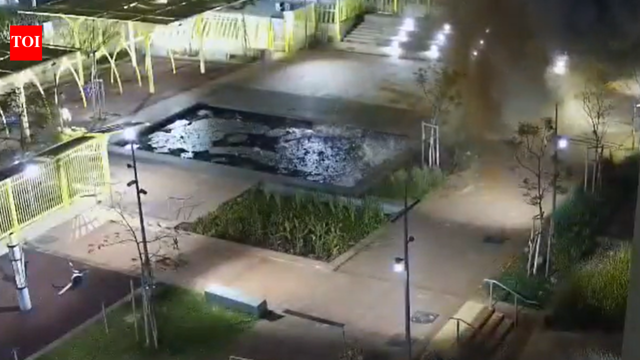 वीडियो: इजराइल ने वीडियो शेयर कर दावा किया है कि ईरानी मिसाइल का क्लस्टर बम खाली स्कूल में गिरा