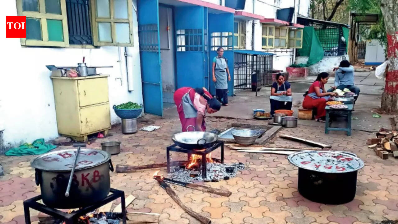 हैदराबाद में एलपीजी की कमी: एलपीजी की कमी के बीच हैदराबाद खाद्य उद्योग को प्रतिदिन 100 करोड़ रुपये का नुकसान हो सकता है हैदराबाद समाचार