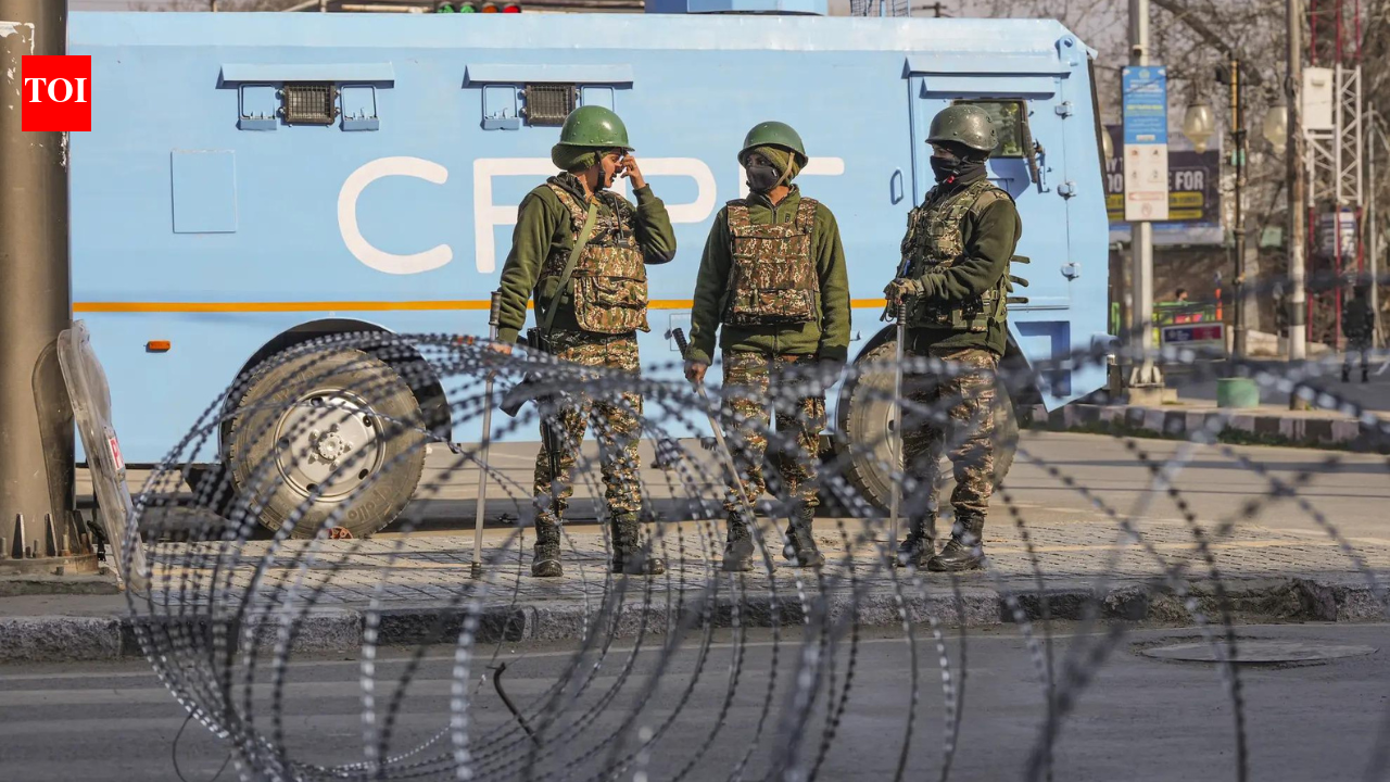 उरी सेक्टर में जम्मू-कश्मीर सेना और पुलिस के संयुक्त ऑपरेशन में मारा गया पाकिस्तानी आतंकवादी | भारत समाचार