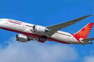 किराया बढ़ने पर यात्री टिकट बुक करने के लिए दौड़ पड़े | भारत समाचार