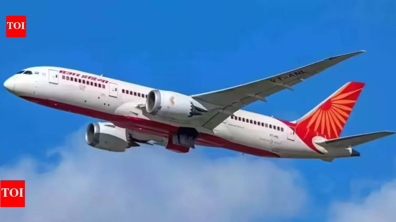 किराया बढ़ने पर यात्री टिकट बुक करने के लिए दौड़ पड़े | भारत समाचार