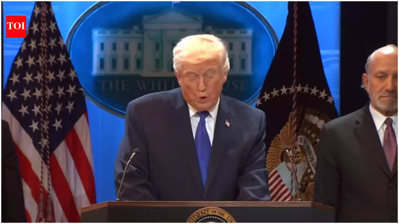 ‘सबसे भ्रष्ट’: सैन्य स्थानांतरण फोटो के साथ पीएसी ईमेल के बारे में पूछे जाने पर डोनाल्ड ट्रम्प ने एबीसी न्यूज पत्रकार पर हमला किया