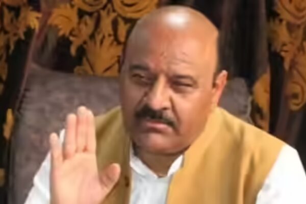 जम्मू-कश्मीर के उपमुख्यमंत्री ने अपने लिए मांगी अवरोधक और बुलेटप्रूफ गाड़ियां | भारत समाचार