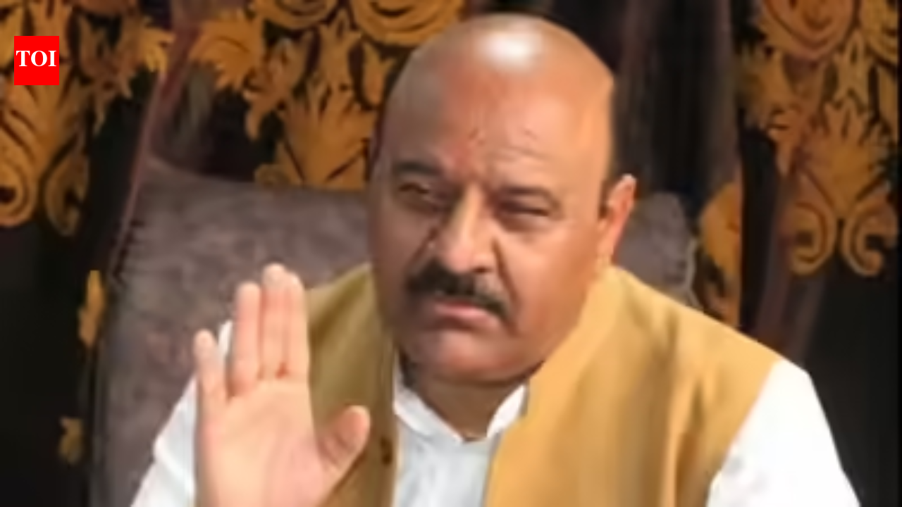 जम्मू-कश्मीर के उपमुख्यमंत्री ने अपने लिए मांगी अवरोधक और बुलेटप्रूफ गाड़ियां | भारत समाचार