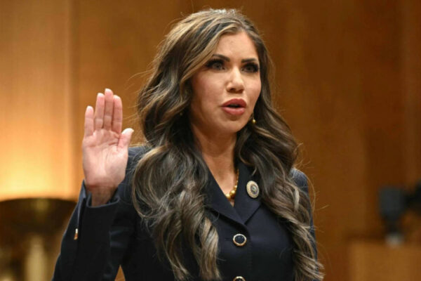 ‘शपथ के तहत झूठ बोलना’: 0M डीएचएस विज्ञापन अभियान ने क्रिस्टी नोएम को न्याय विभाग की झूठी गवाही की जाँच में फँसा दिया