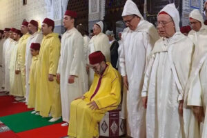 मोरक्को के राजा मोहम्मद VI ने रबात के रॉयल पैलेस में एक भावनात्मक लयलात उल क़द्र प्रार्थना का नेतृत्व किया