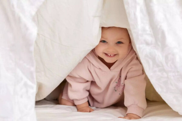 बच्चे एक साल का होने से पहले झूठ बोल सकते हैं: यह सामान्य क्यों है और मस्तिष्क के विकास के लिए इसका क्या मतलब है