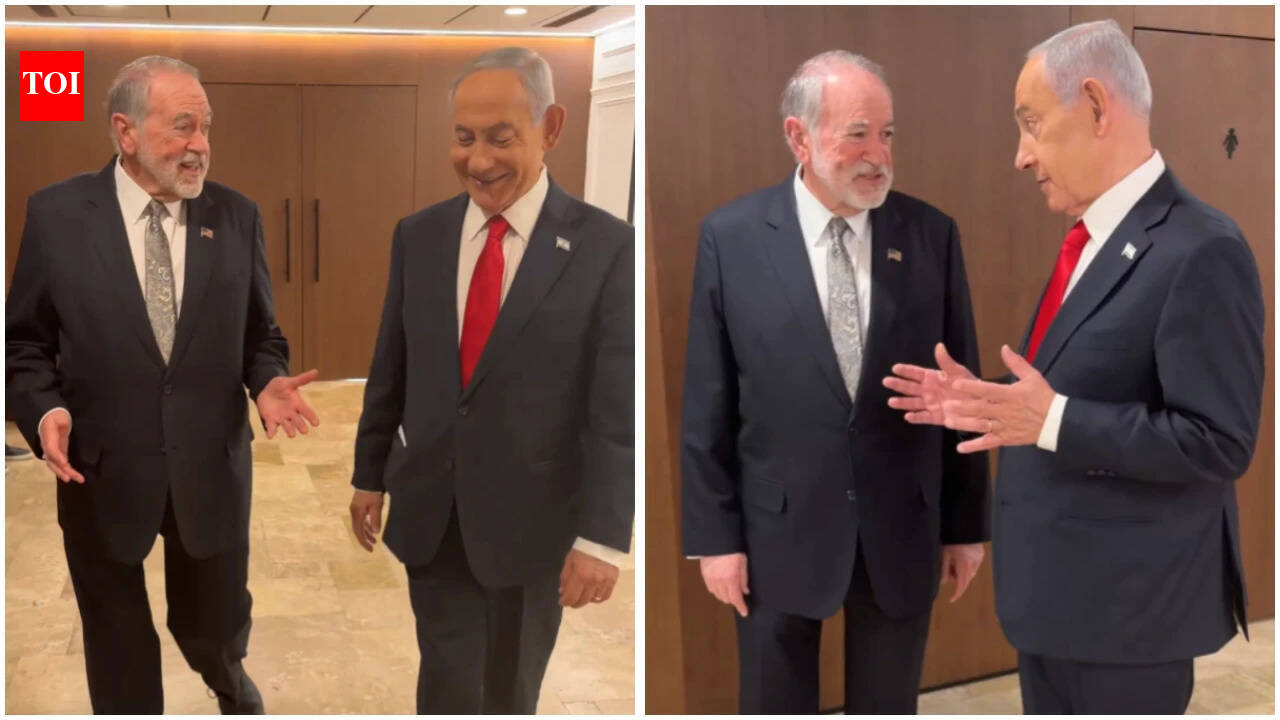 बेंजामिन नेतन्याहू: ‘हां, माइक, मैं जीवित हूं’: नेतन्याहू ने अमेरिकी दूत के साथ नए वीडियो में मौत की अफवाहों का फिर से मजाक उड़ाया; कहते हैं ‘उन्होंने आज दो नाम काट दिए’