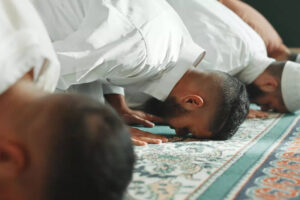 ‘ईद उल फितर 2026 शुक्रवार को’ ऑनलाइन रुझान: क्या हमें दो बार प्रार्थना करनी चाहिए? प्रार्थनाओं को लेकर भ्रम की स्थिति वायरल होने पर यूएई फतवा परिषद ने स्पष्टीकरण दिया