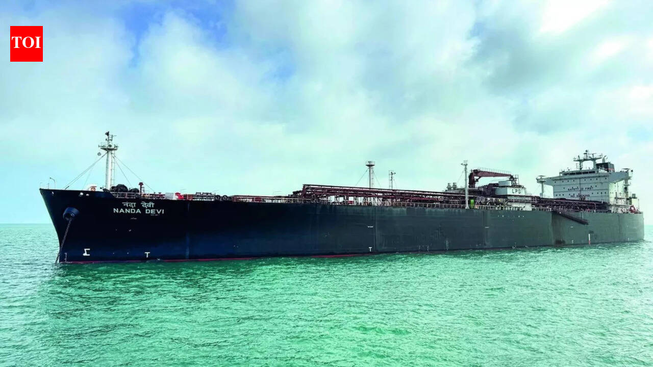 होर्मुज जलडमरूमध्य में फंसे 6 भारतीय जहाजों में 3 लाख टन एलपीजी | भारत समाचार