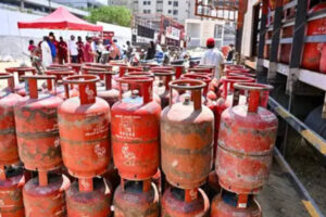 एलपीजी के दुरुपयोग पर छत्तीसगढ़ में नकेल; 214 छापे, 1,000 से अधिक सिलेंडर जब्त | रायपुर समाचार